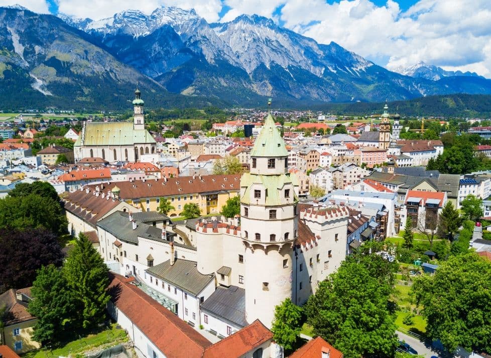 Die Altstadt von Hall in Tirol mit dem Münzturm