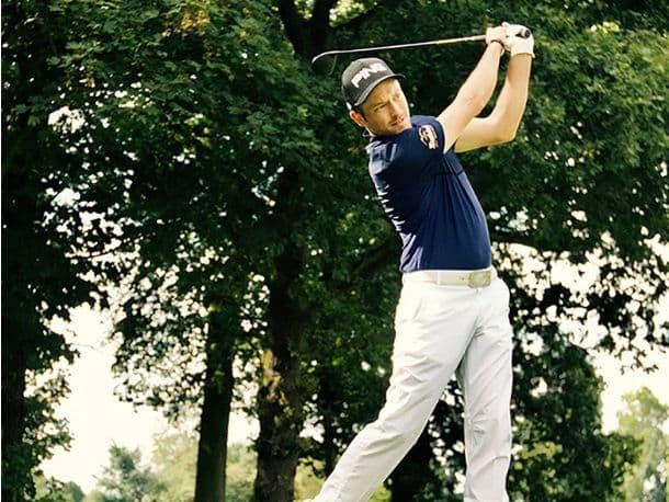 Golfer beim Abschlag