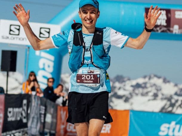 Läufer mit Startnummer bei einem Bergsportevent im Stubaital